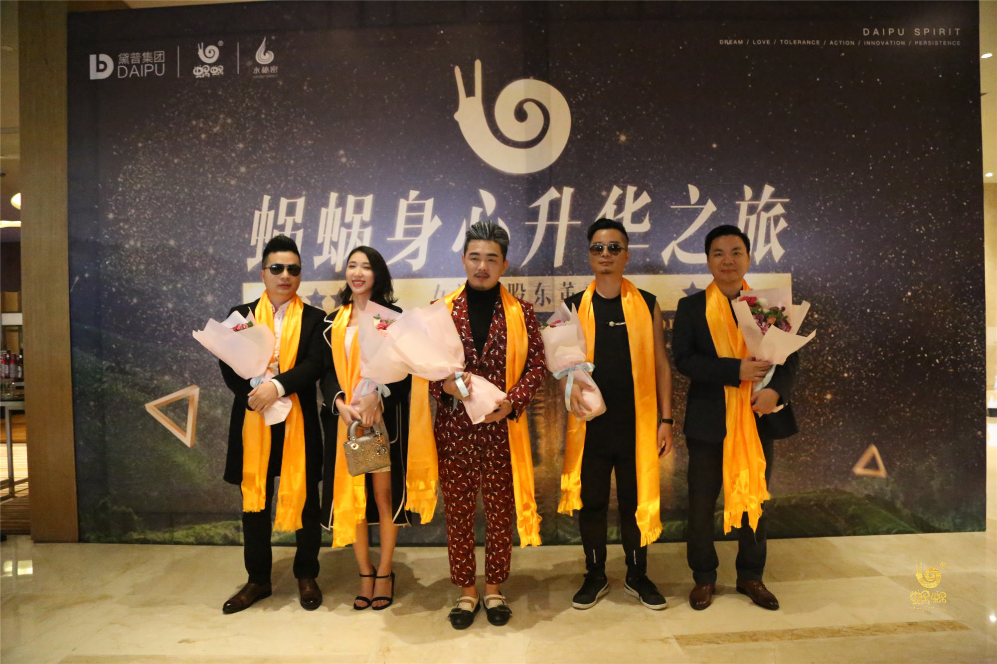 蝸蝸豪華自駕游，美女帥哥帶你走玩轉(zhuǎn)桂林
